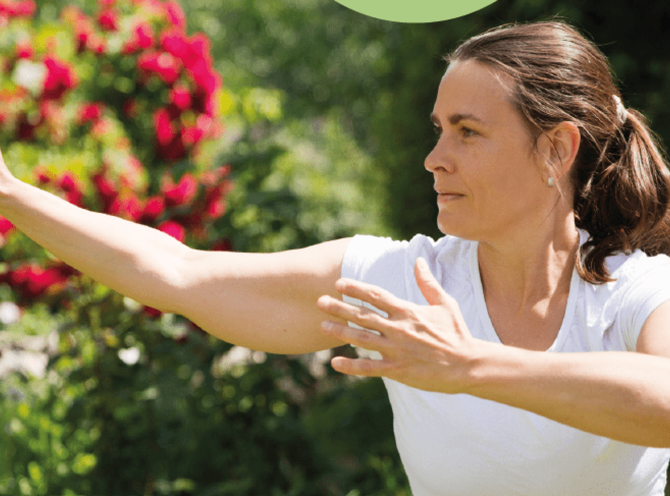 Une dame fait Qigong