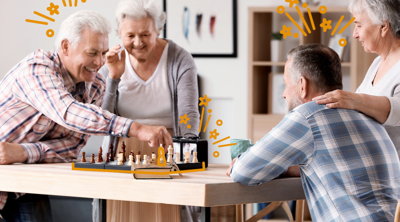 Senioren beim Schach spielen