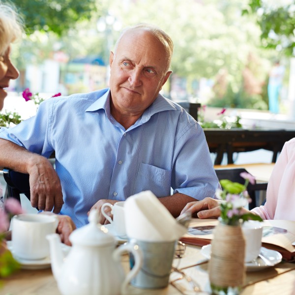 Mittagstisch mit Seniorinnen und Senioren