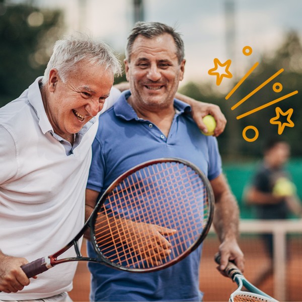 Zwei Männer auf dem Tennisplatz