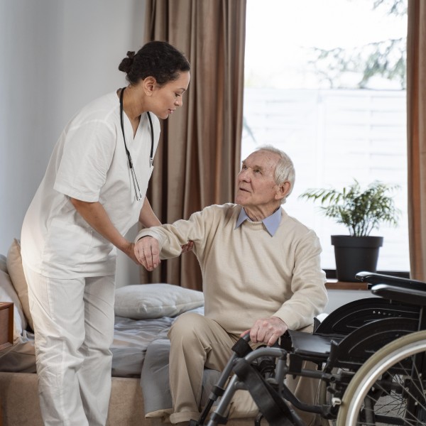 Hilft alteren Patient Bild